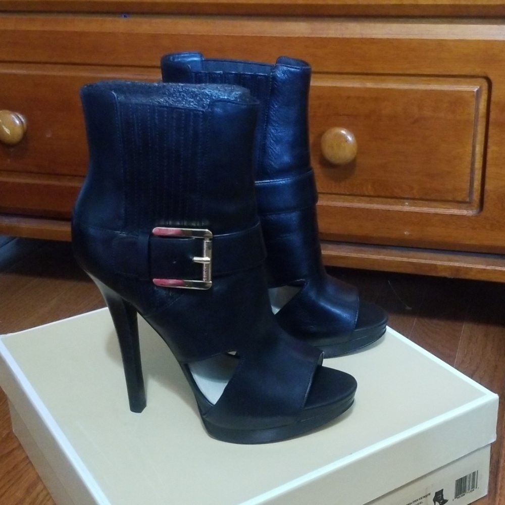 Almost New Michael Kors Lucinda Open Toe Booties